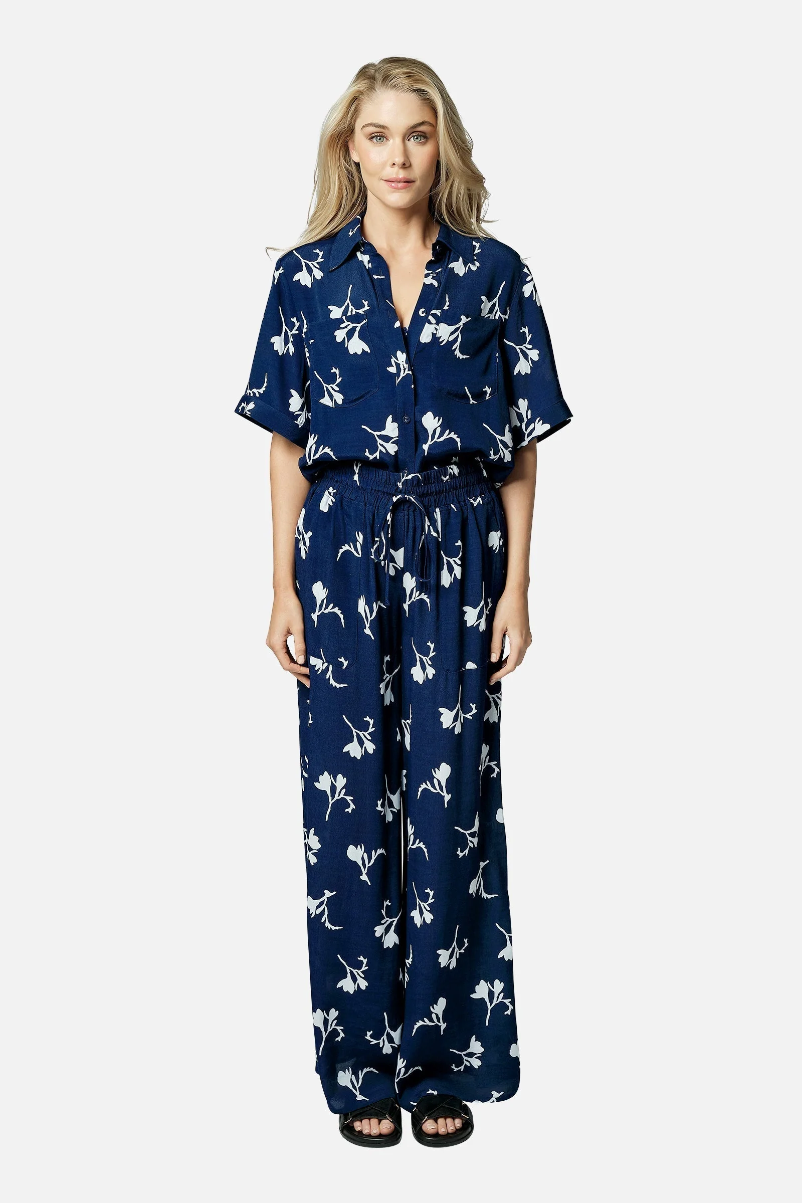 Short Sleeve Button-Up Shirt FREESIA SILHOUETTE NAVY - Image 4