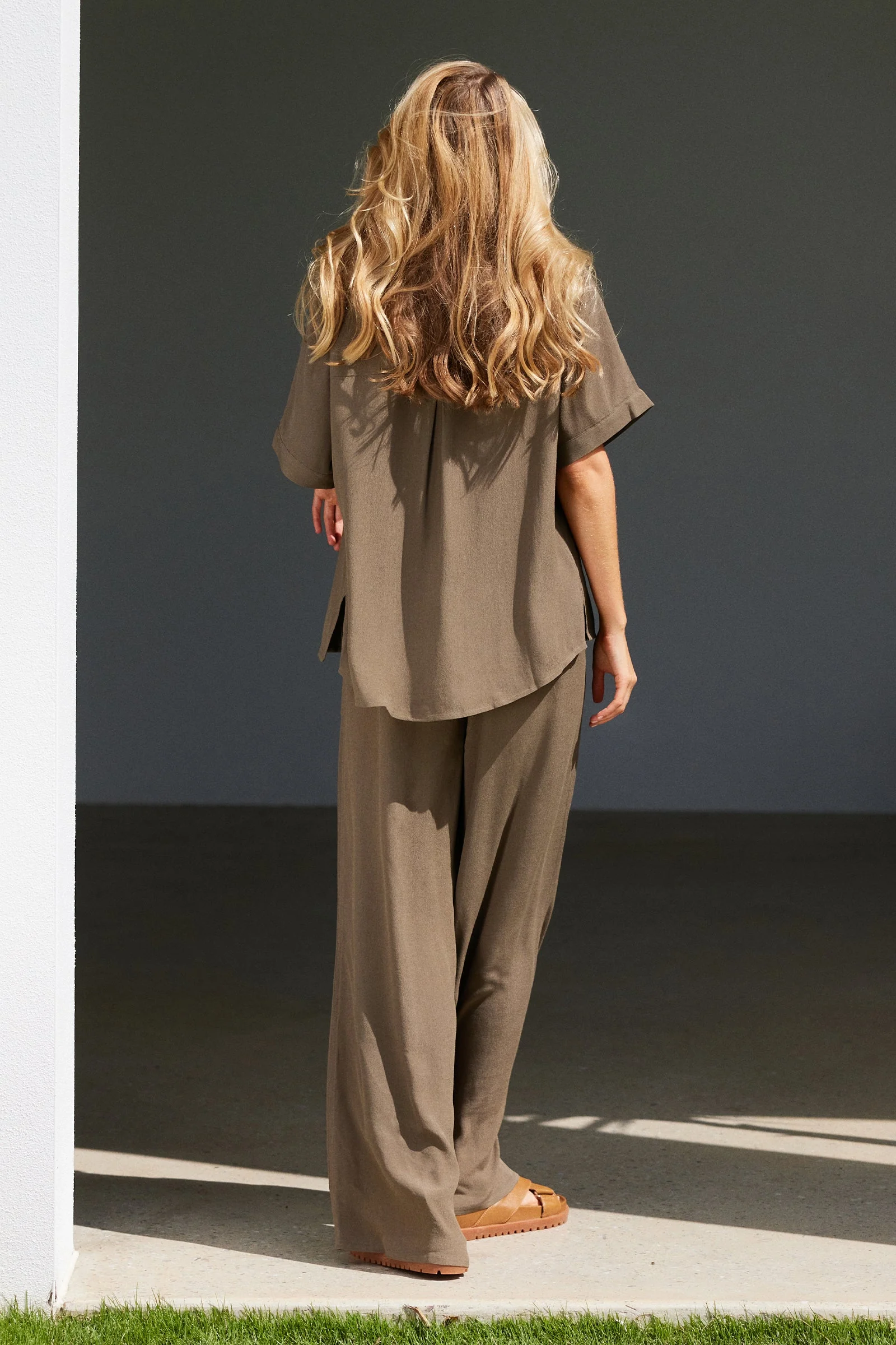 Short Sleeve Button-Up Shirt KHAKI - Image 3